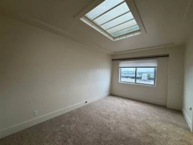 Main picture of 7394 Mission St
