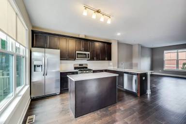 Main picture of 20 Webster Ave
