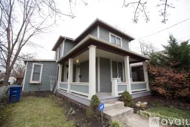 Main picture of 182 E 4th Ave