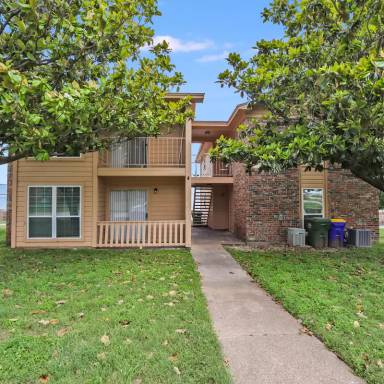 Main picture of 8030 Cambridge Cir