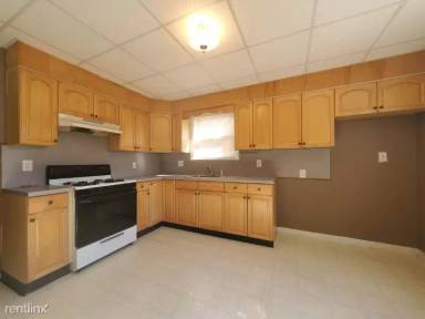 Main picture of 40 W 12th St