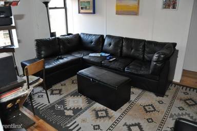 Main picture of 122 E 10th St