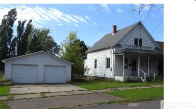 Main picture of 314 E 4th St