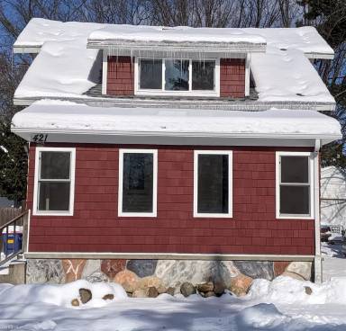 Main picture of 421 Hoover St NE