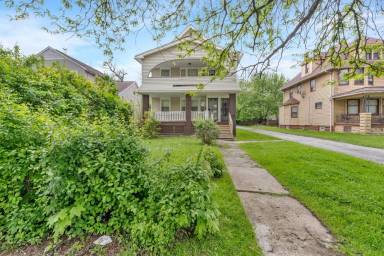 Main picture of 3218 E 117th St