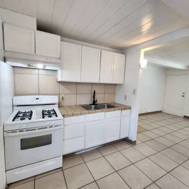 Main picture of 03 - 19 E San Joaquin St