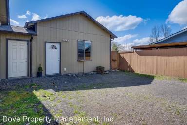 Main picture of 109 SW 10th St