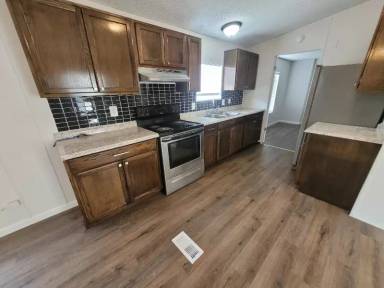 Main picture of 1716 E Market Ave