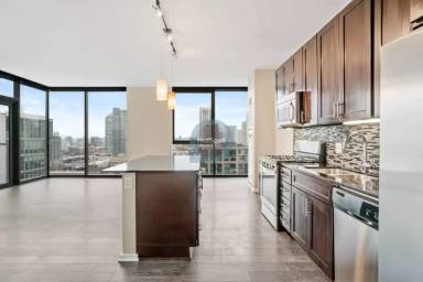 Main picture of 175 N Desplaines St