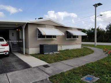 Main picture of 5330 SW 24th Ave