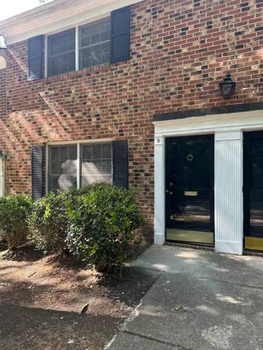 Main picture of 2800 Carriage Dr