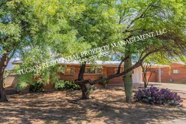 Main picture of 4753 E Adams St