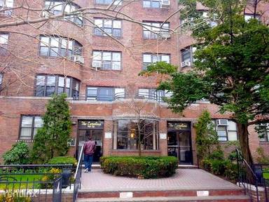 Main picture of 9876 Queens Blvd