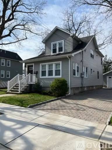 Main picture of 49 Yahara Ave