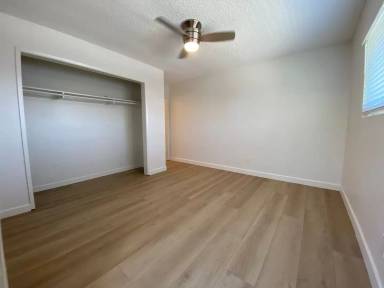 Main picture of 12349 Front St