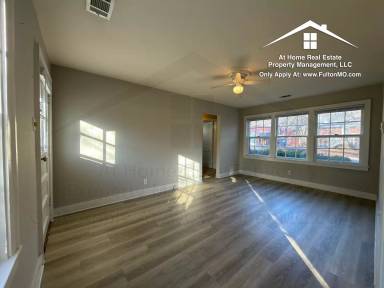 Main picture of 709 W 7th St