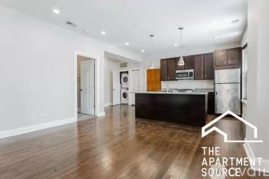 Main picture of 2556 W Argyle St