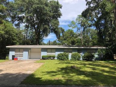 Main picture of 611 NW 34th Dr