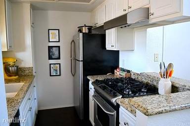 Main picture of 1515 E Appleton St