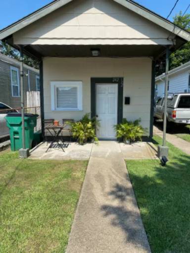 Main picture of 242 1/2 Nursery Ave