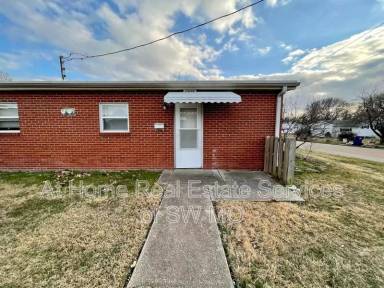 Main picture of 1832 S Sieger Dr