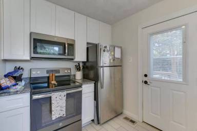 Main picture of 205 Edgewood Rd