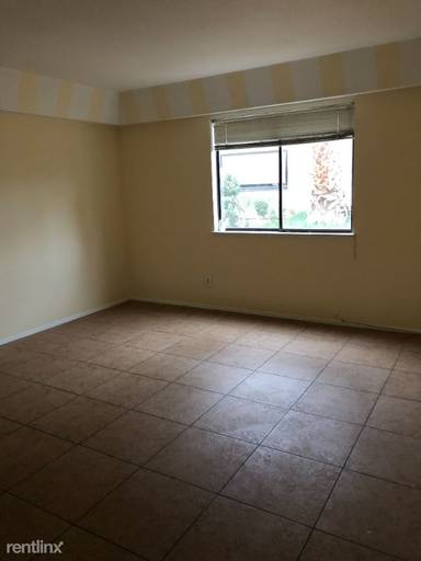 Main picture of Glen Oaks Square