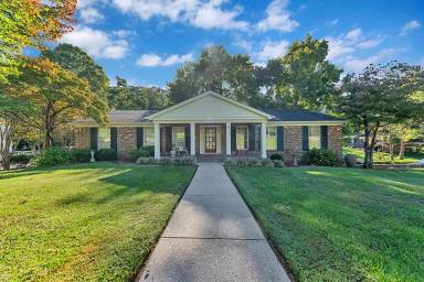 Main picture of 8020 Lennox Dr