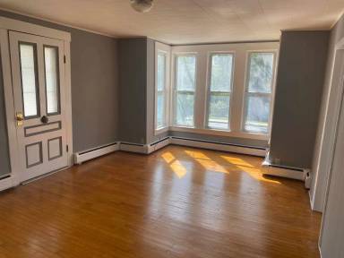 Main picture of 4 Central St