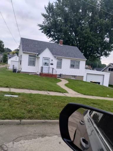 Main picture of 2116 S Clinton St