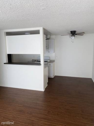 Main picture of 13450 Vanowen St