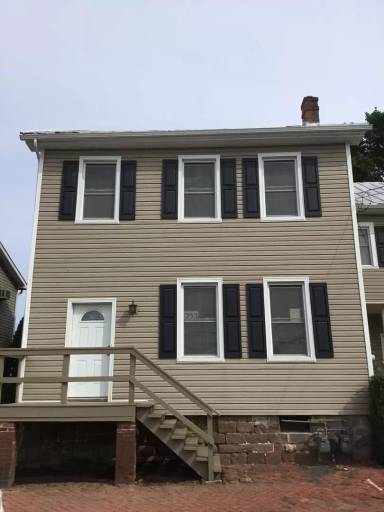 Main picture of 253 E Main St