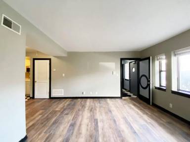 Main picture of 4532 Broadway