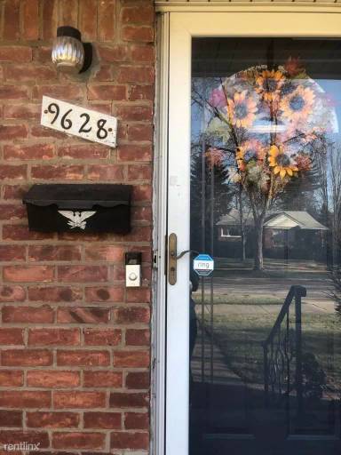 Main picture of 9628 Cavell St