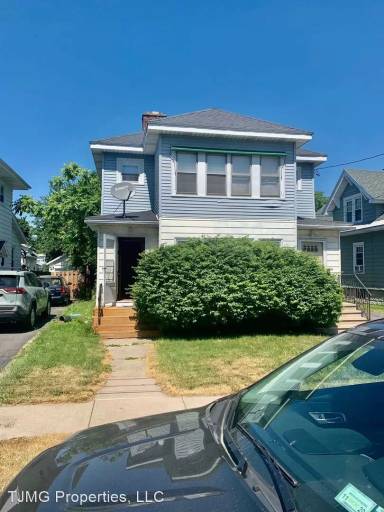 Main picture of 150 Kenwood Ave