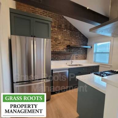 Main picture of 122 E Main St