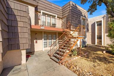 Main picture of 3919 Cambridge St