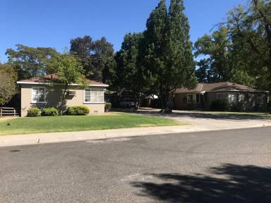 Main picture of 1016 Hackberry Ave