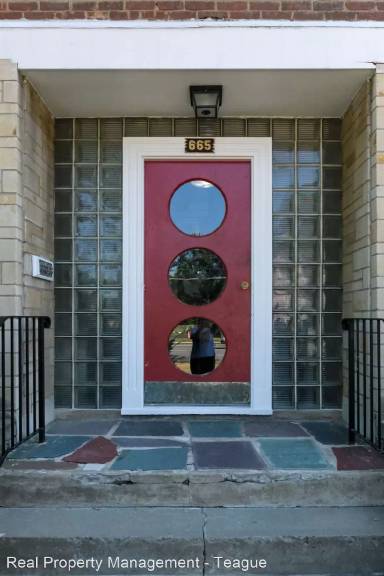 Main picture of 665 Columbia Tpke