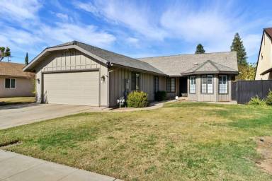 Main picture of 1050 E Fallbrook Ave