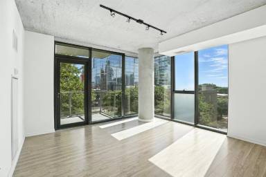 Main picture of 1335 S Wabash Ave