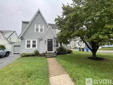 Main picture of 61 Warwick Ave