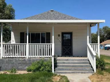 Main picture of 303 3rd St
