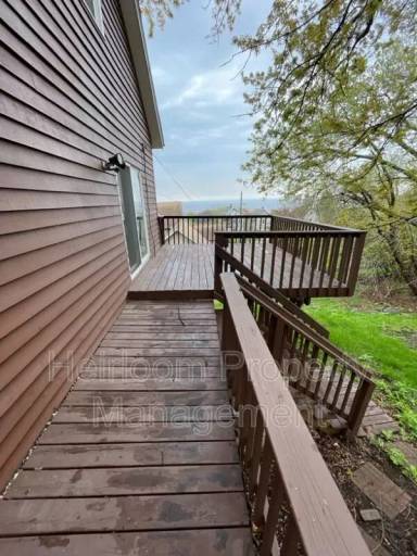 Main picture of 1232 E 7th St