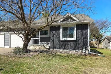 Main picture of 160 52nd St