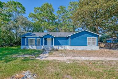 Main picture of 5609 Denmark St
