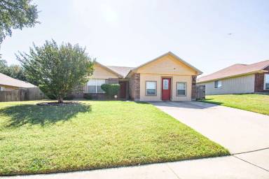 Main picture of 5104 Glenoak Dr