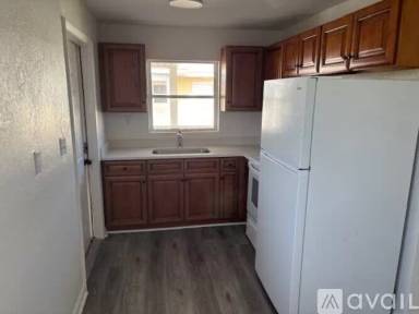 Main picture of 130 Roosevelt Ave