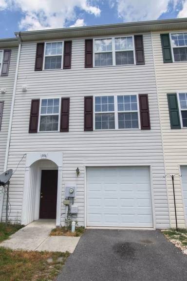 Main picture of 998 Aztec Dr