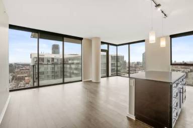 Main picture of 107 N Desplaines St